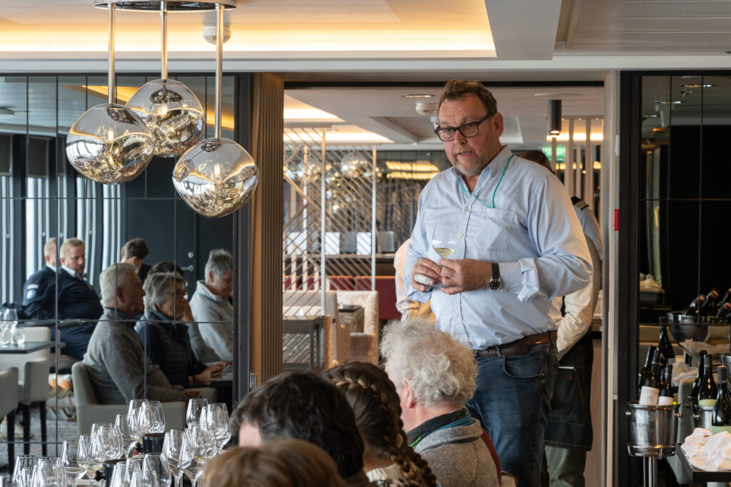 20260708_at-sea_Wine Tasting Regele_Kim Rormark_9626